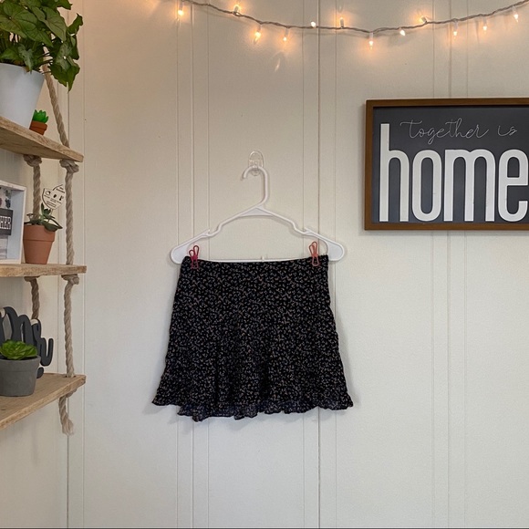 Urban Outfitters Kimchi Blue Floral Skirt Size 2 - Picture 3 of 10